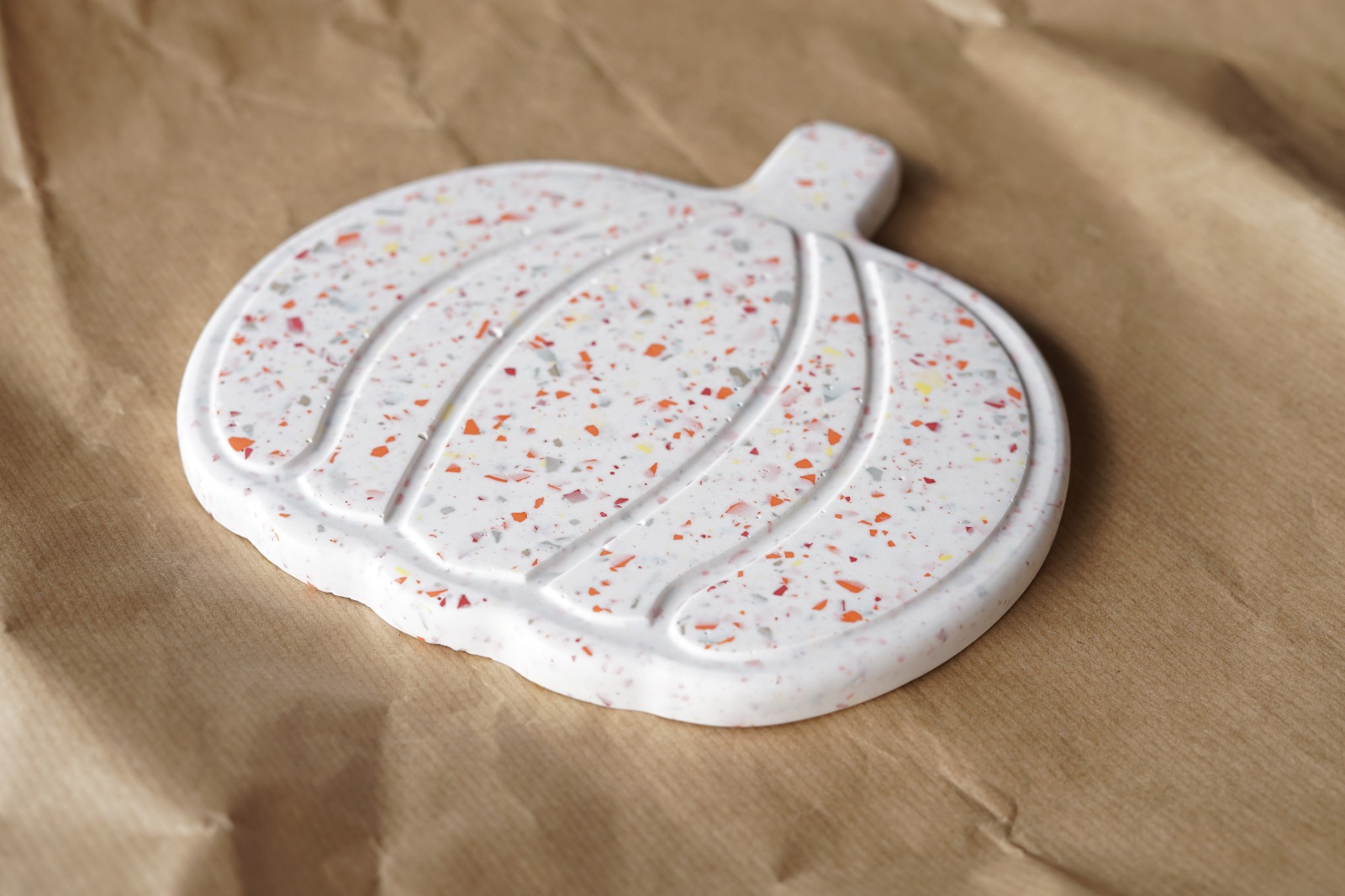 Διακοσμητικός Δίσκος Terrazzo σε Σχήμα Κολοκύθας 