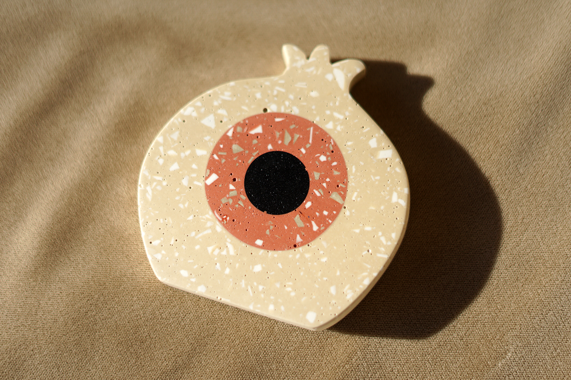 Γούρι 2026 – Ρόδι Μάτι Beige Terrazzo 