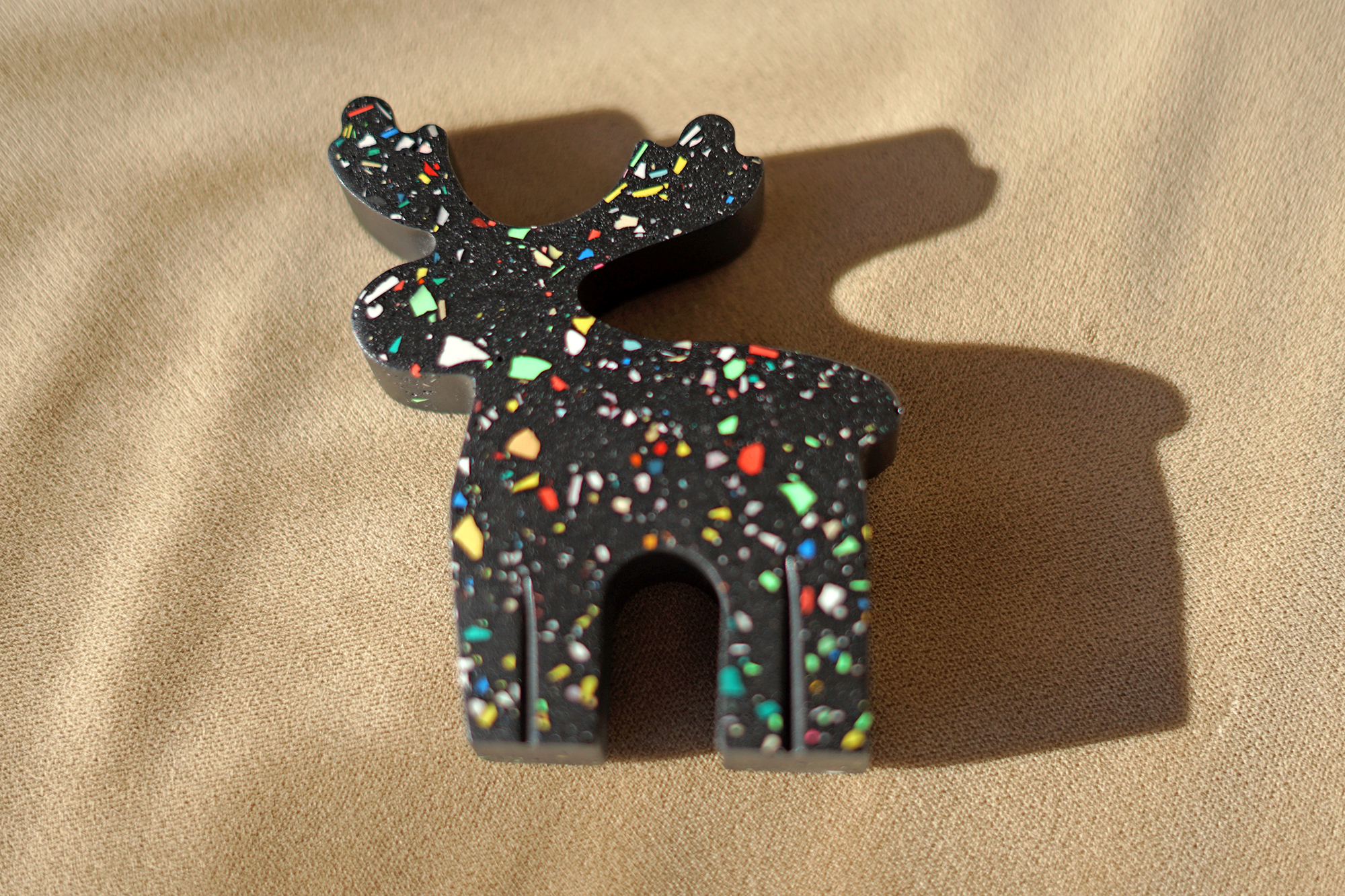 Γούρι 2026 – Ταρανδάκι Terrazzo Color Splash Edition