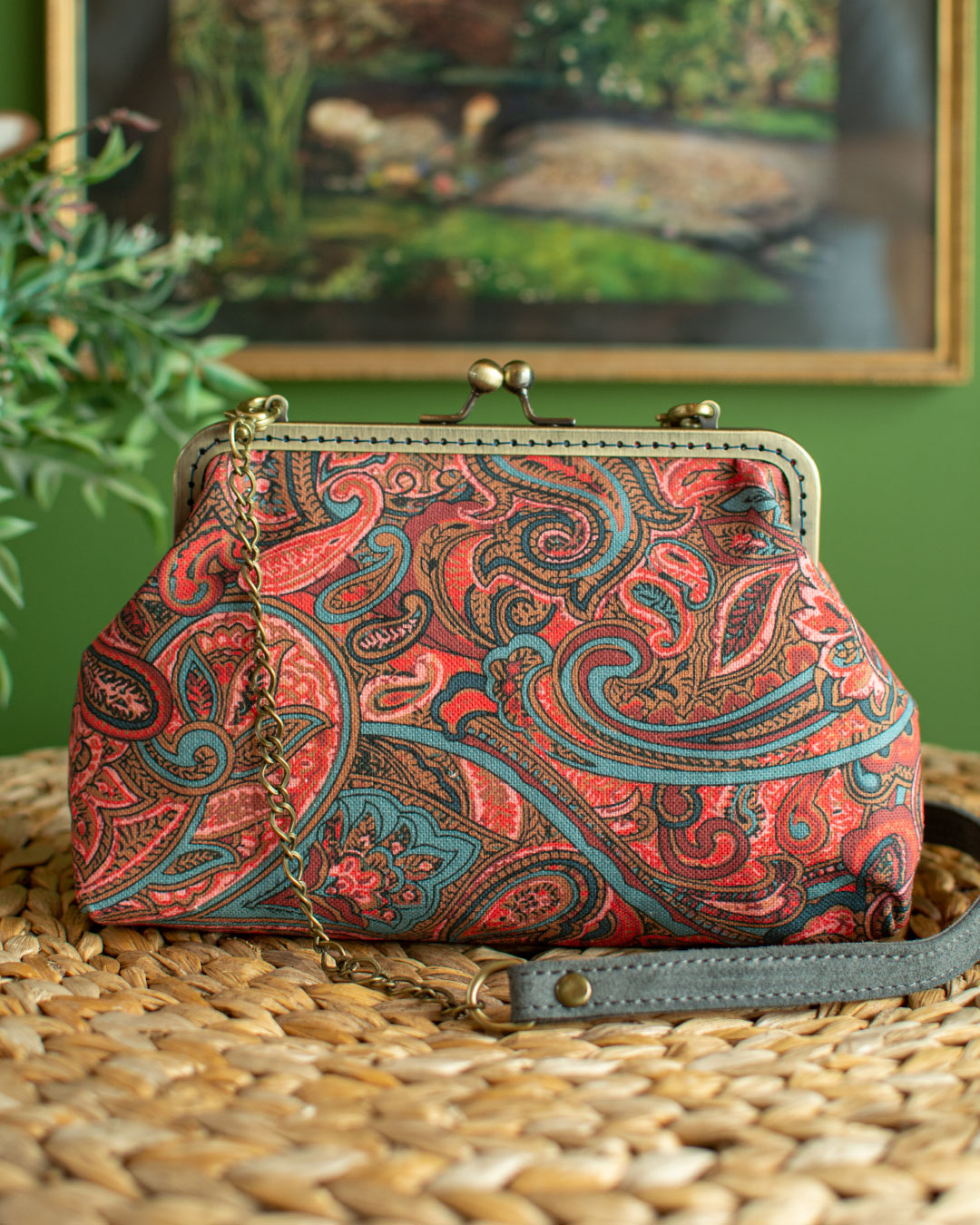 Clutch υφασμάτινη τσάντα με πολύχρωμο ύφασμα 