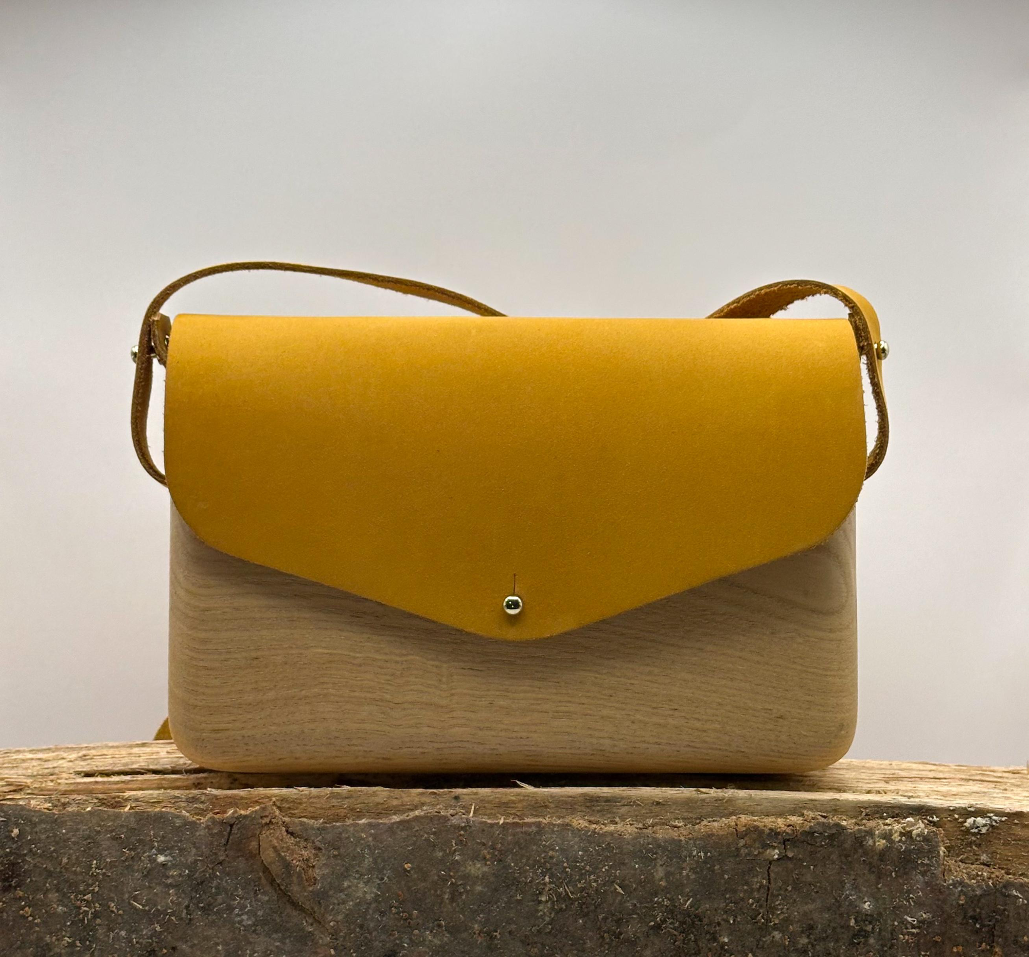 FORE Aya 
wooden purse