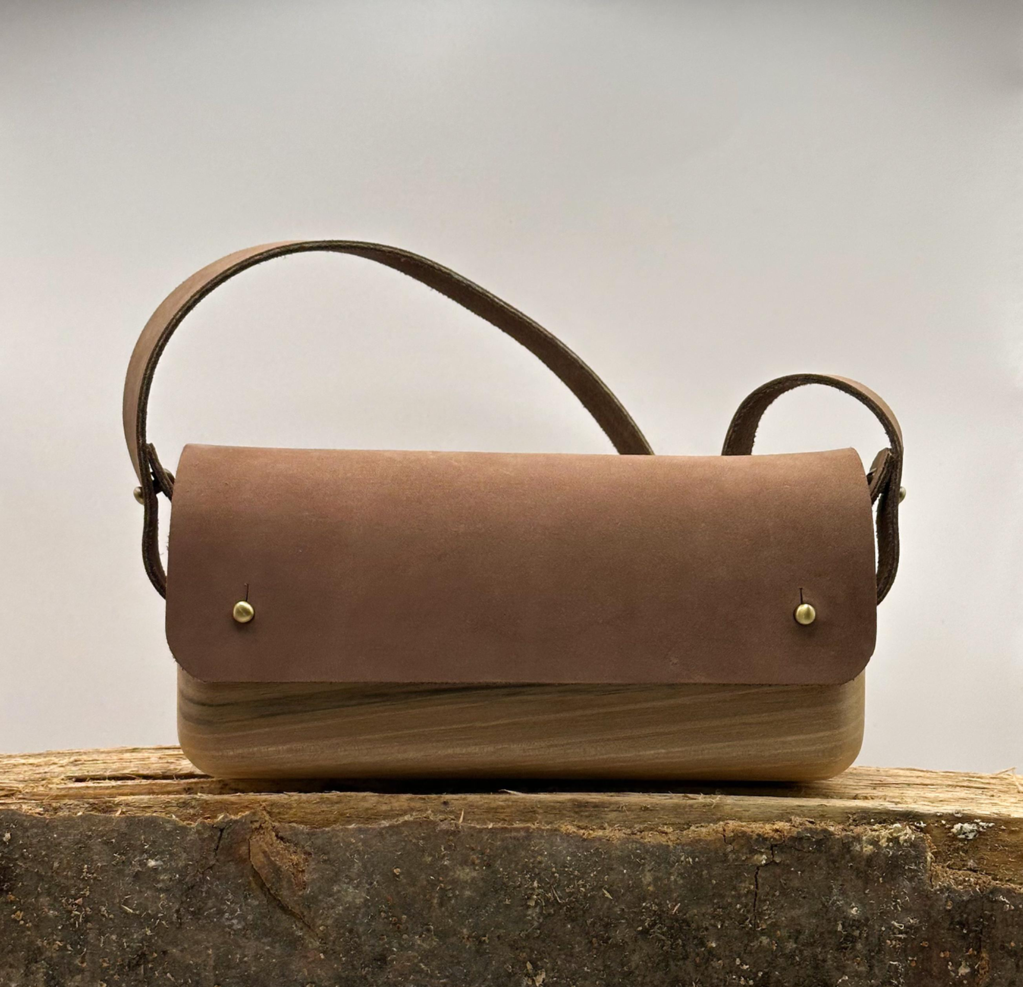 FORE Mai 
wooden purse