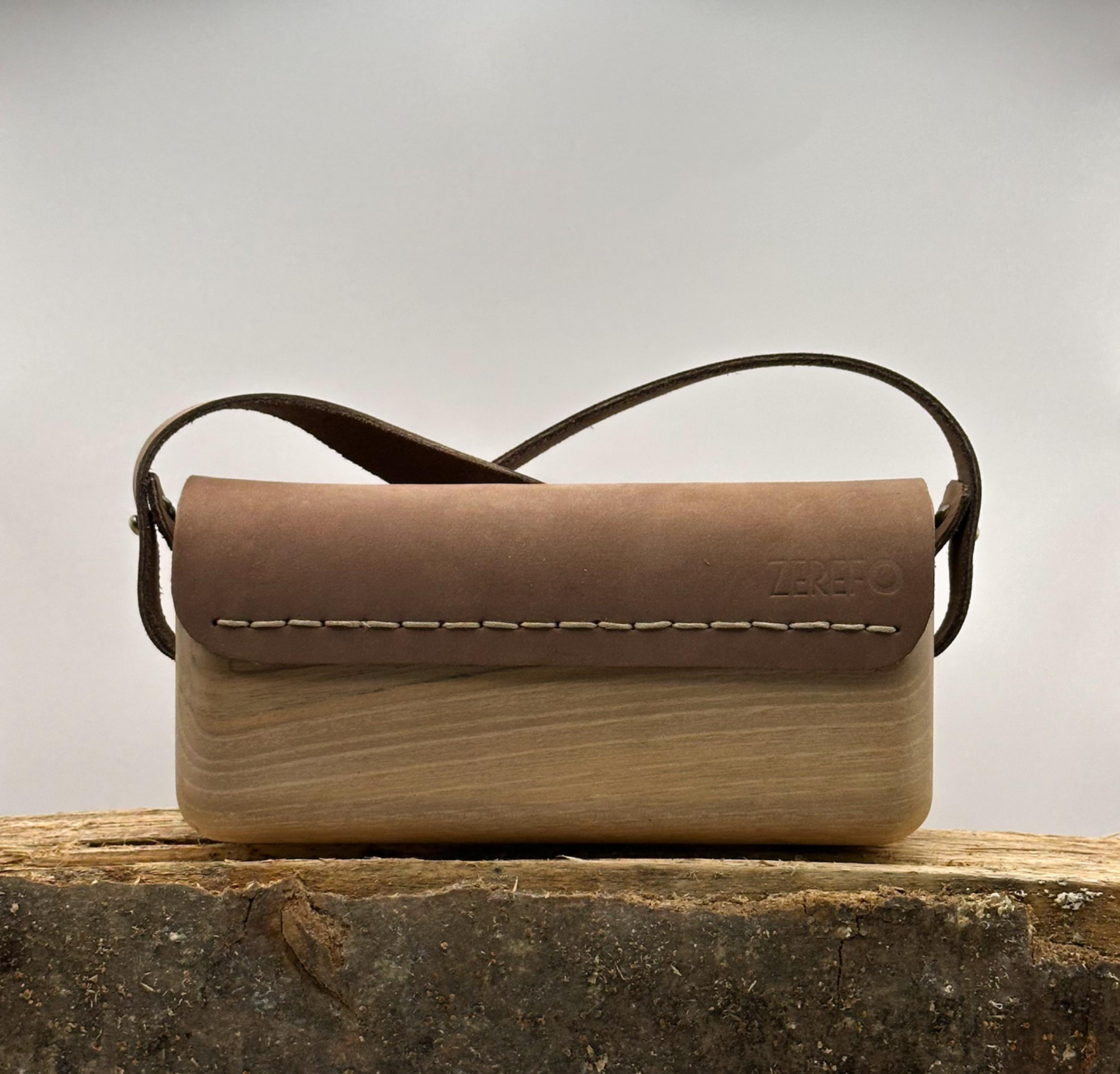 FORE Mai 
wooden purse