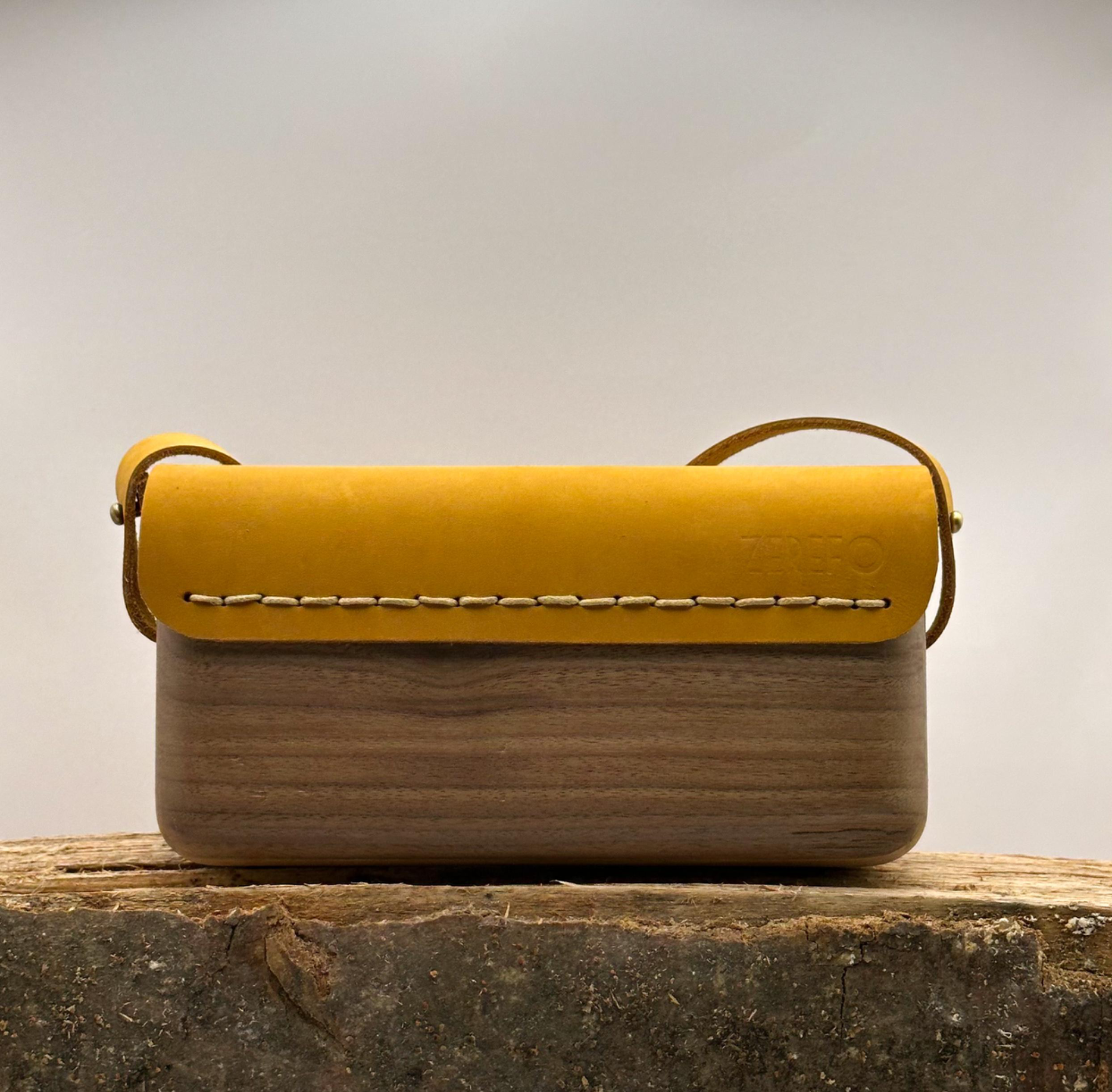 FORE Mai 
wooden purse