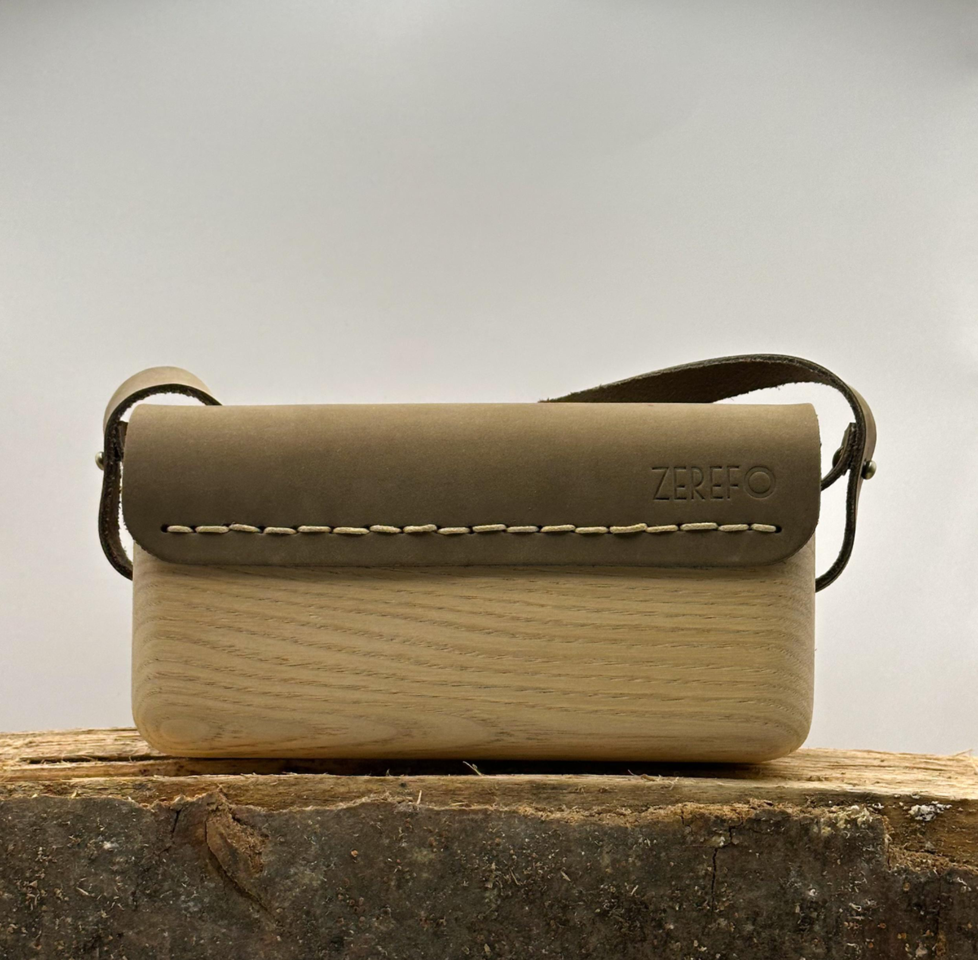 FORE Mai 
wooden purse
