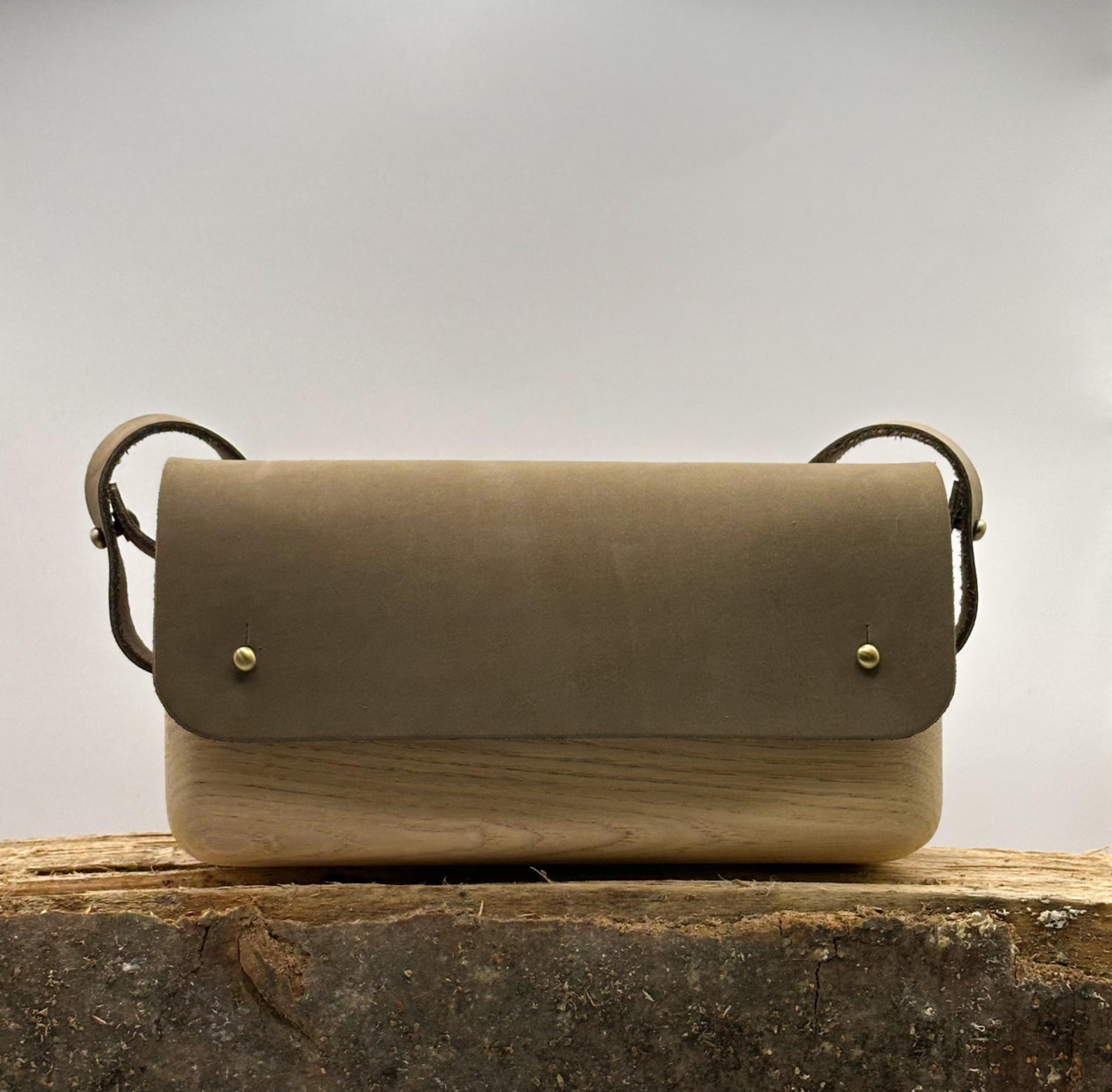 FORE Mai 
wooden purse