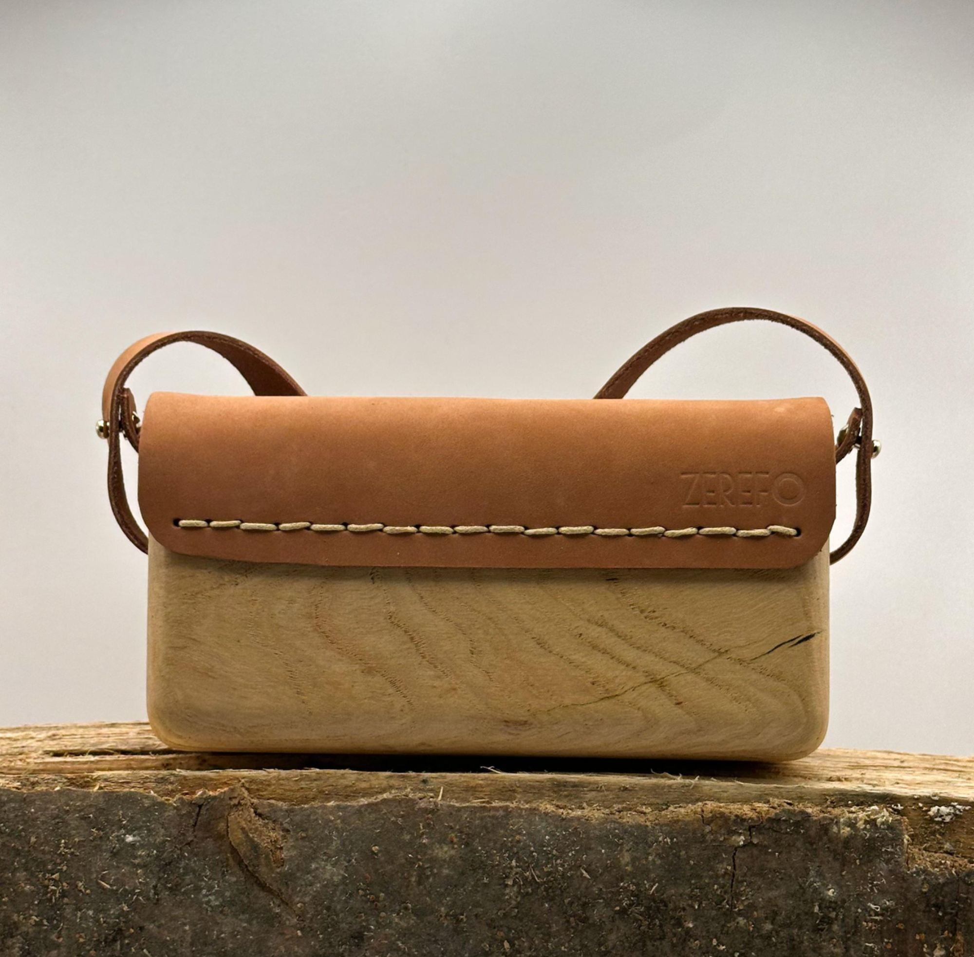 FORE Mai 
wooden purse