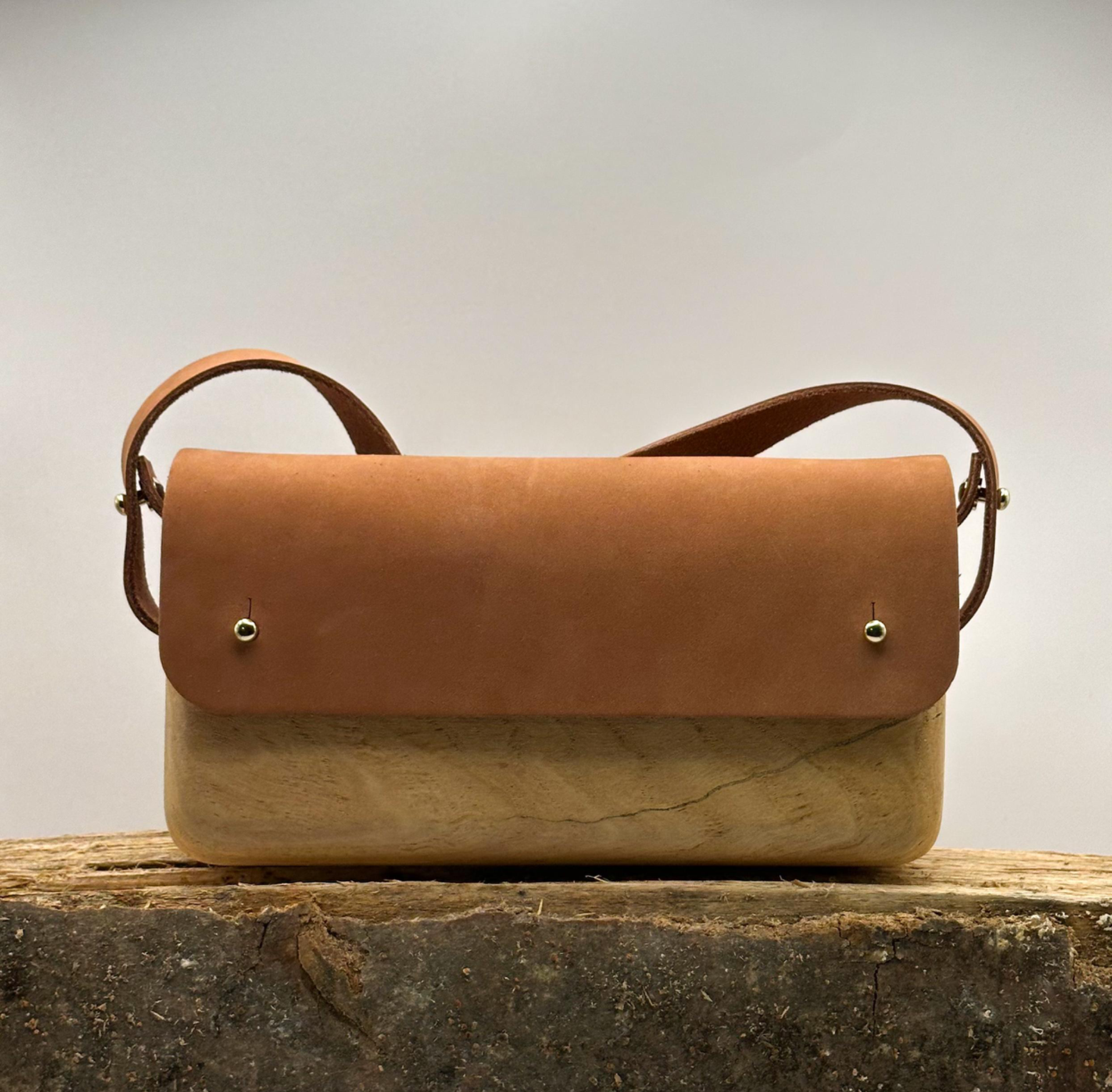 FORE Mai 
wooden purse