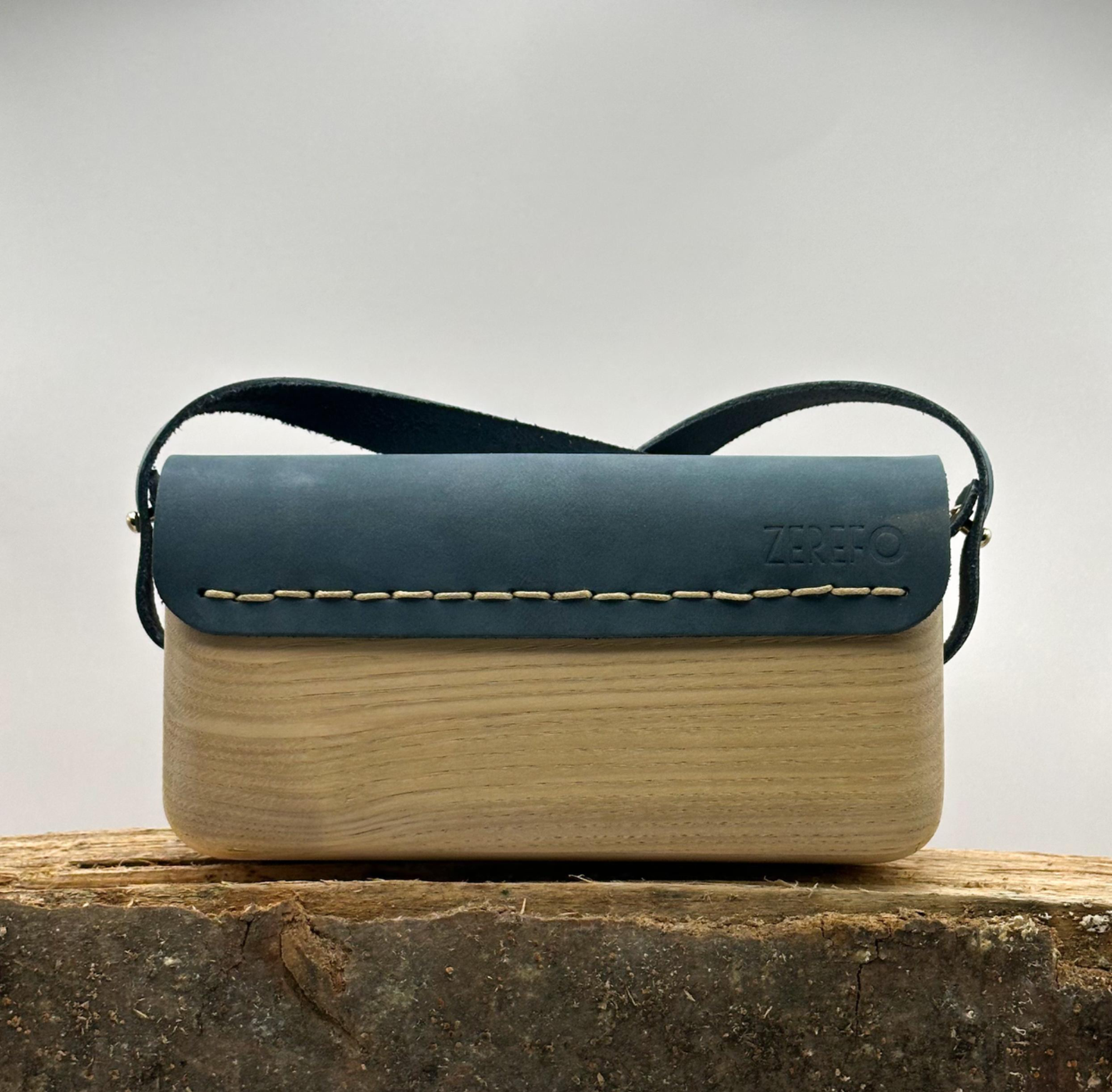 FORE Mai 
wooden purse