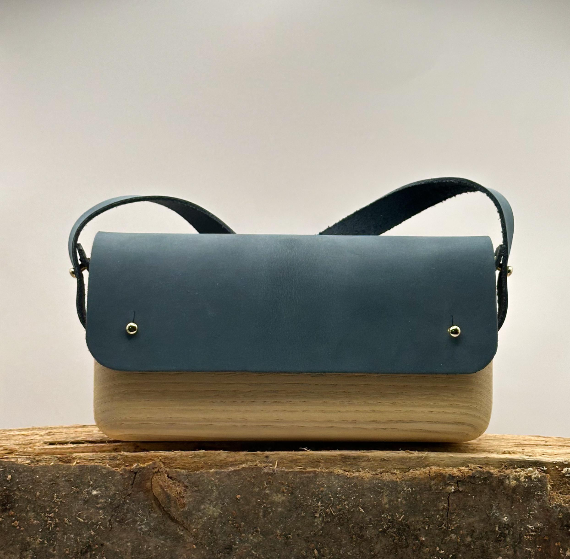 FORE Mai 
wooden purse