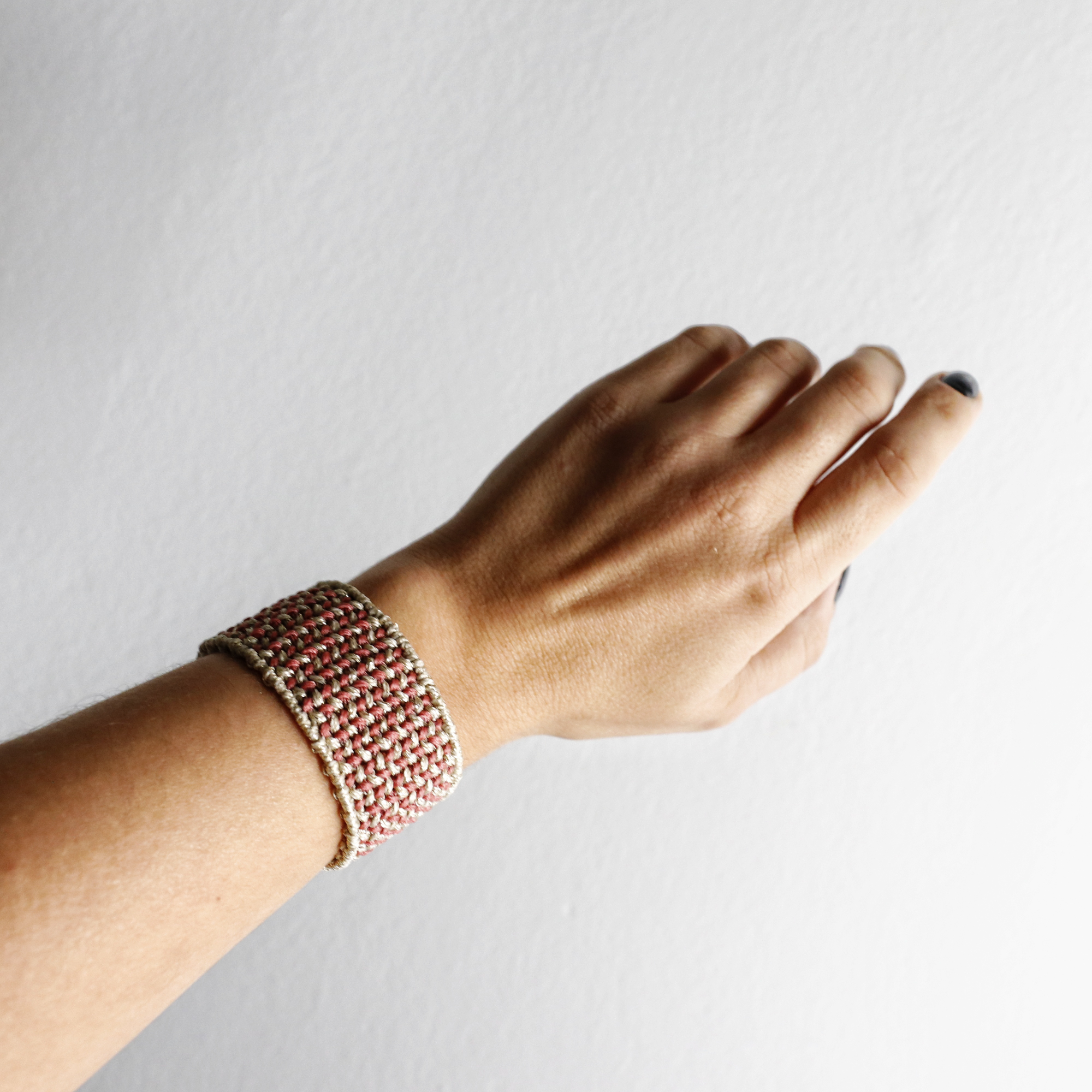 Φαρδύ μακραμέ βραχιόλι 