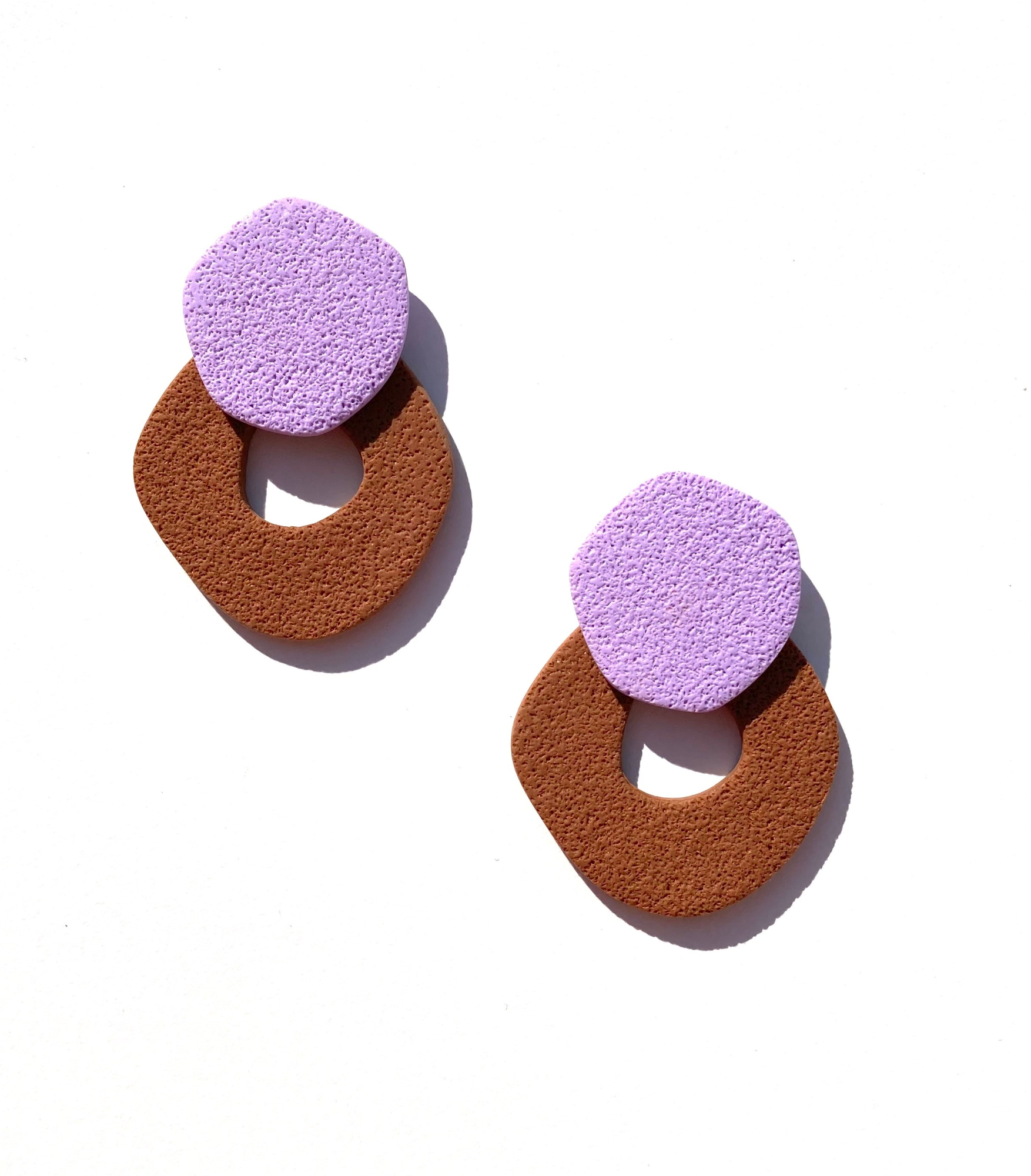 Σκουλαρίκια Leander καφέ και λιλά


