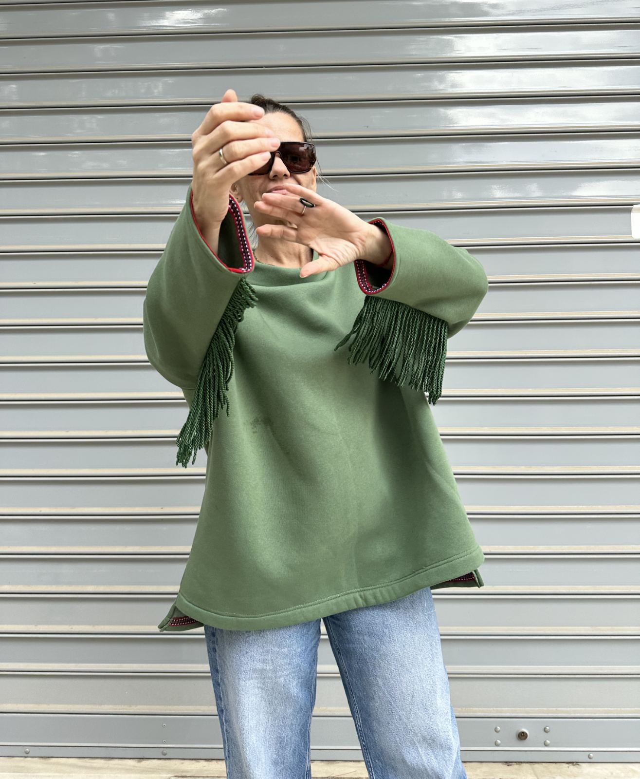 Χειροποίητο πράσινο φούτερ πουλόβερ με κρόσσια