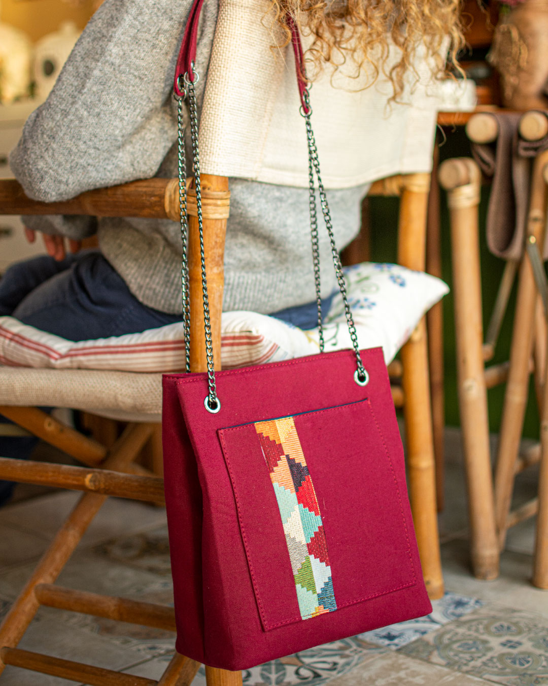 Tσάντα ώμου με πολύχρωμη τρέσα (σε 3 χρώματα)