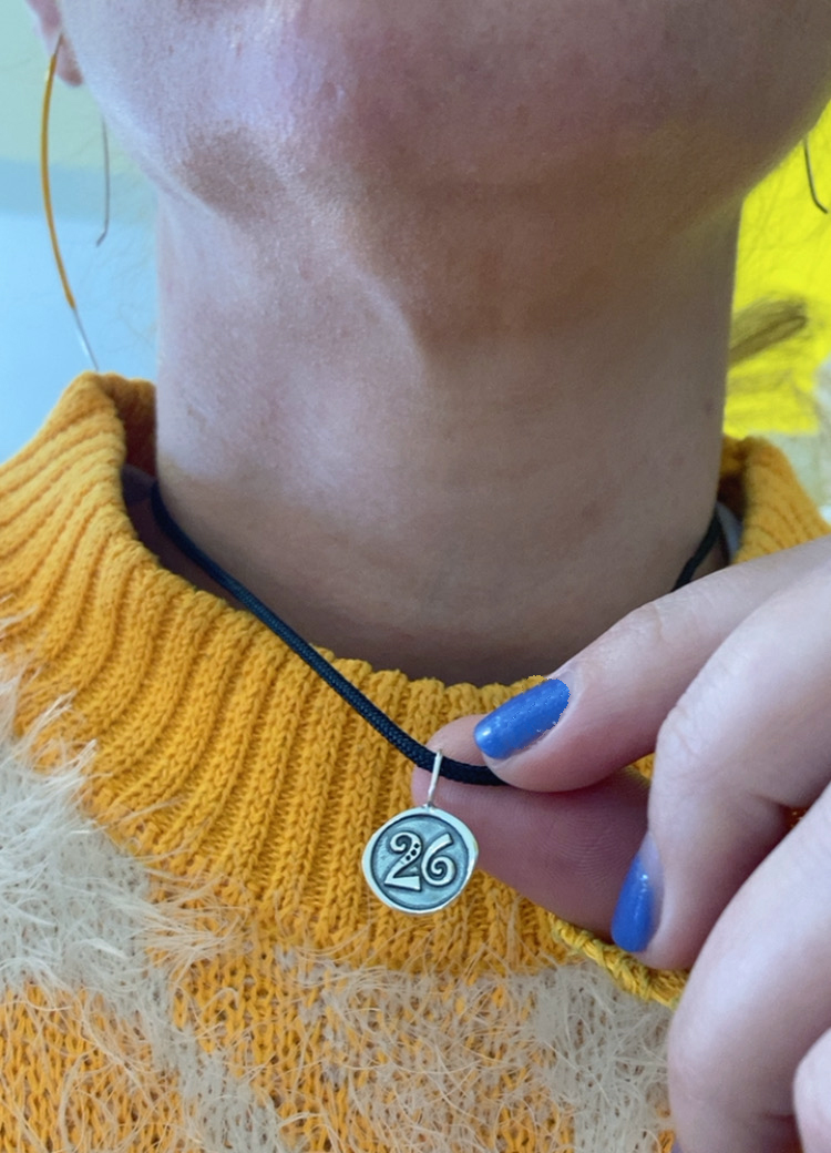 Μενταγιόν Γούρι 2026 με κορδόνι