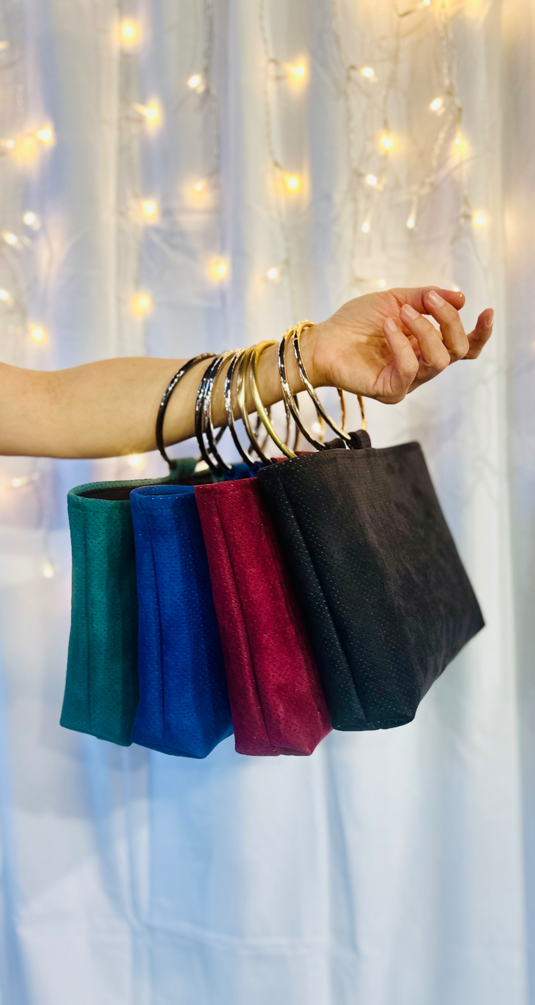 Mini Φi in black recycled leather!