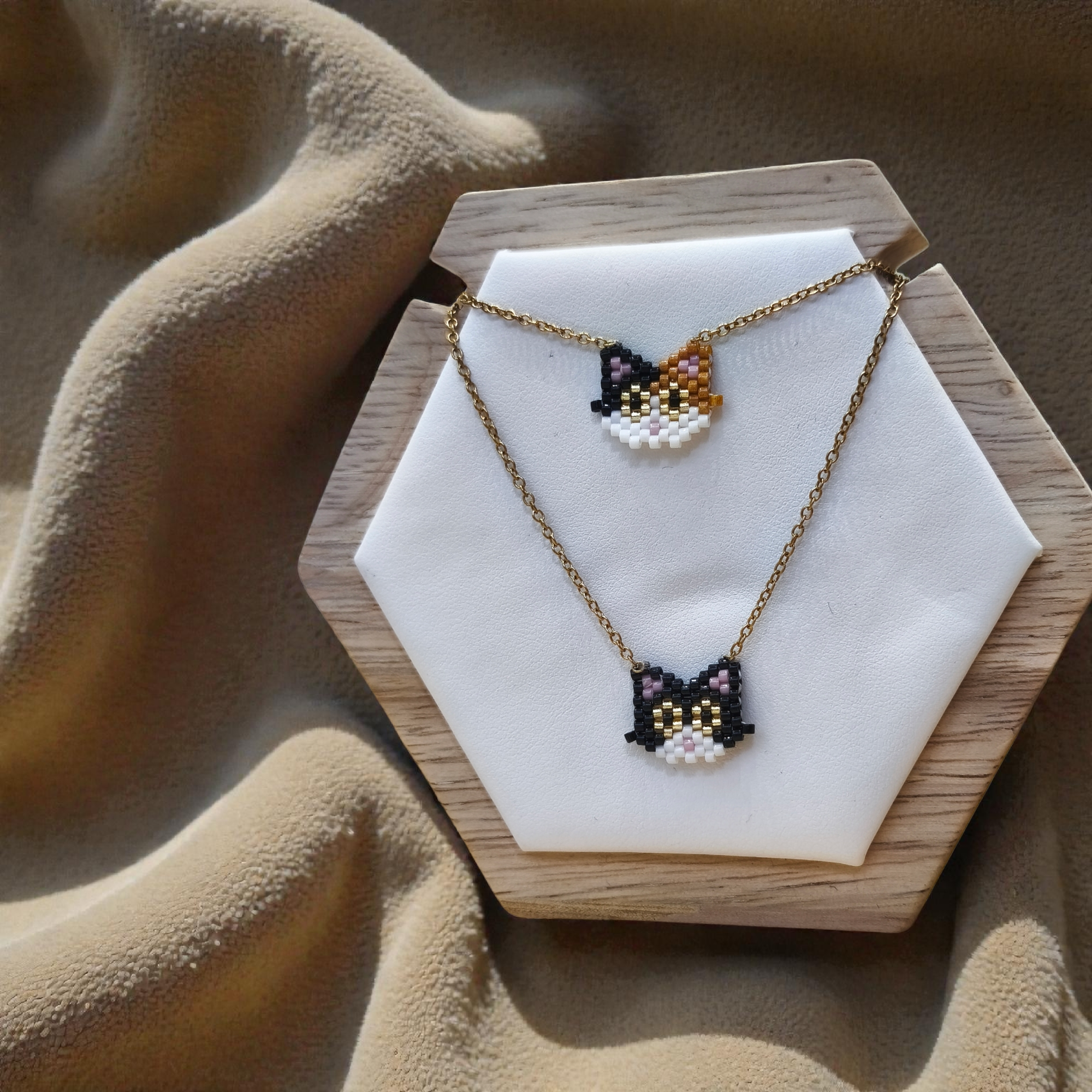 Χειροποίητο Mini Bead-Woven Κολιέ "Pixel Cat" – Miyuki Delica