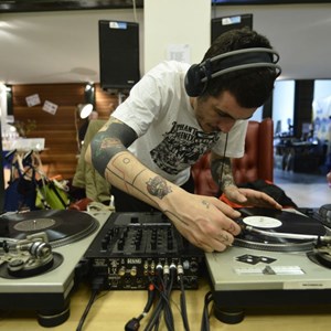 Dj small icon