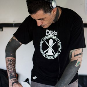 DJ 1