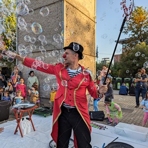 Juggling and Bubble Show with Fundastick Performing Arts