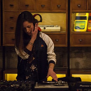 DJ 1