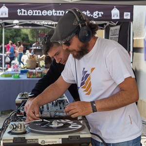 DJ 1