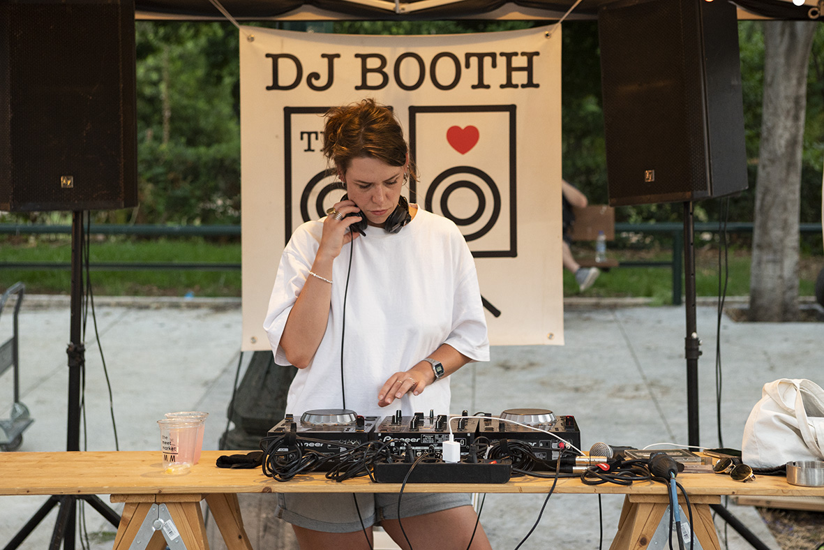 DJ 1