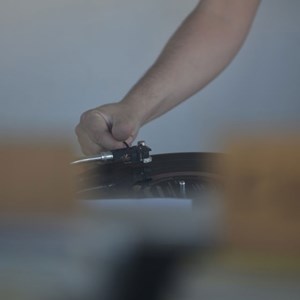 DJ 1