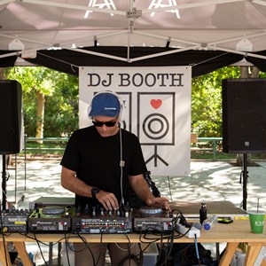 DJ 1