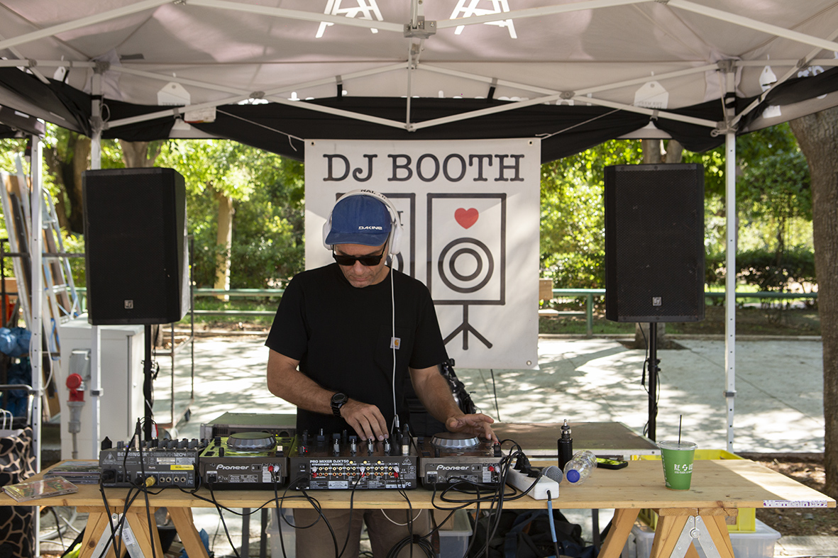 DJ 1