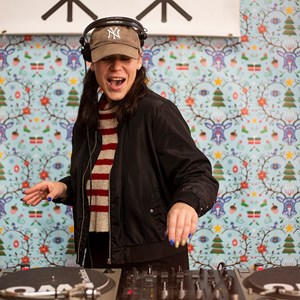 DJ 1