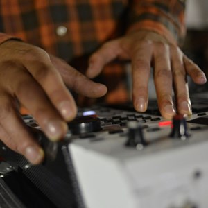 DJ 1