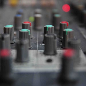 DJ 1