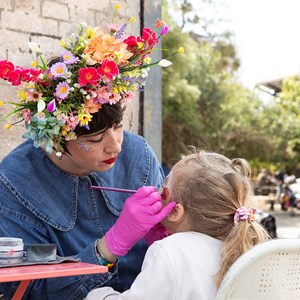 Face-painting with Moutzoures