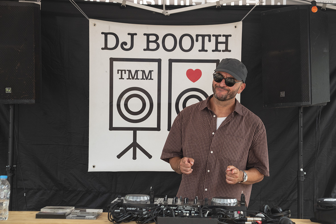 DJ 1