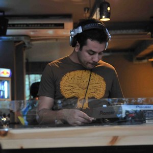 DJ 1