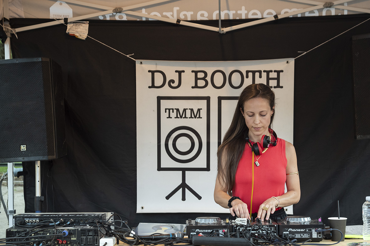 DJ 1
