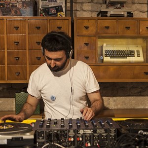 DJ 1