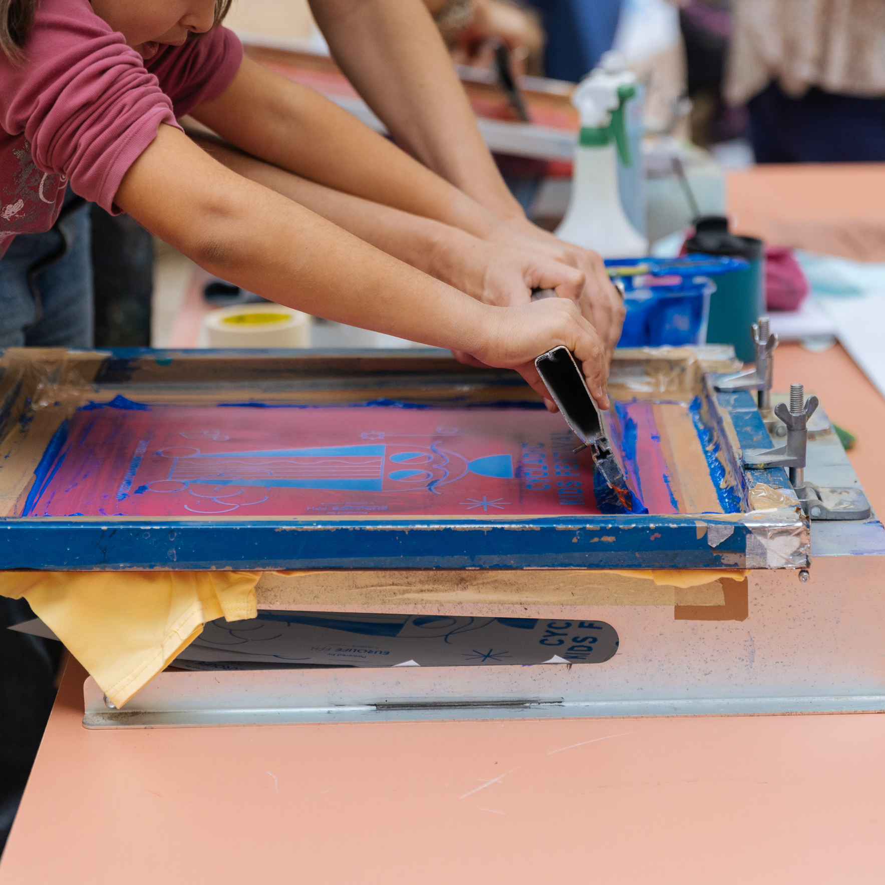 Μεταξοτυπία με χάρτινο στένσιλ από τις Λούπες